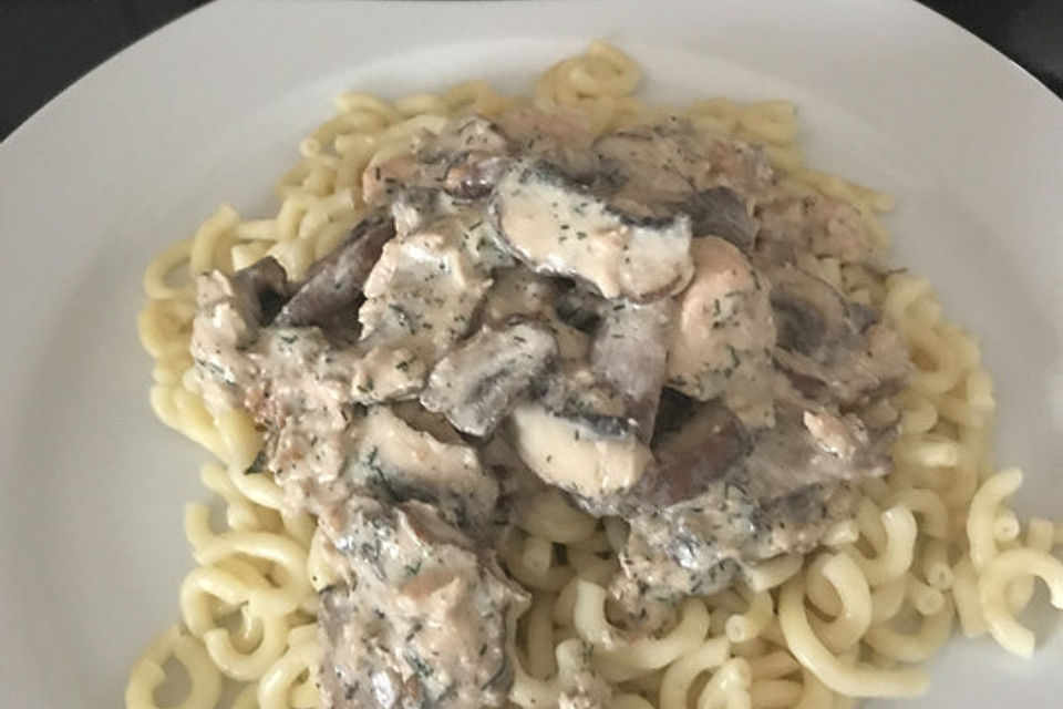 Spaghetti mit Lachs und Champignons