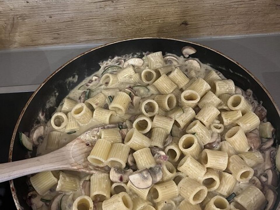 Nudelpfanne mit Champignons und Zucchini von t-hardick| Chefkoch