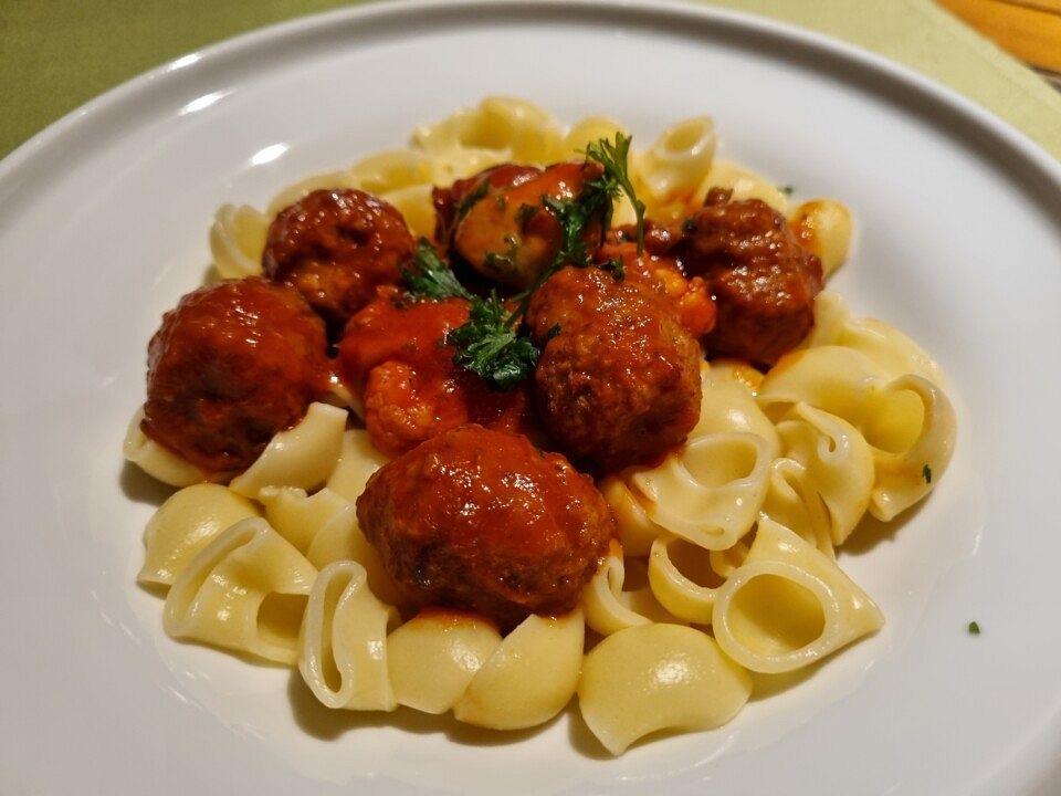 Frikadellen in Tomatensoße von MausisBrumbär| Chefkoch