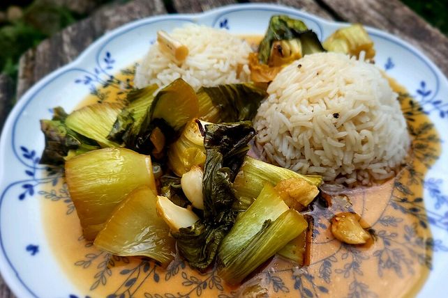 Ofen-Pak-Choi und Frühlingszwiebeln in Sojasauce mit Reis von SanSamba ...