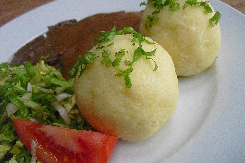 Klöße aus gekochten Kartoffeln