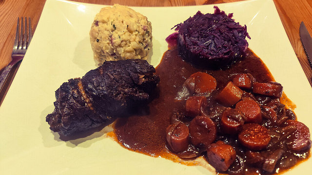 Rotweinrouladen mit Kräuterfüllung von TheRedza Rotweinrouladen mit Kräuterfüllung von TheRedza