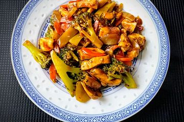 Hühnerbrust mit Brokkoli nach chinesischer Art
