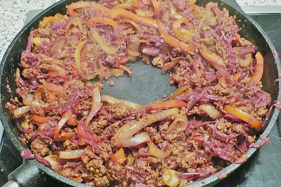 Hackfleischpfanne mit Rotkohl