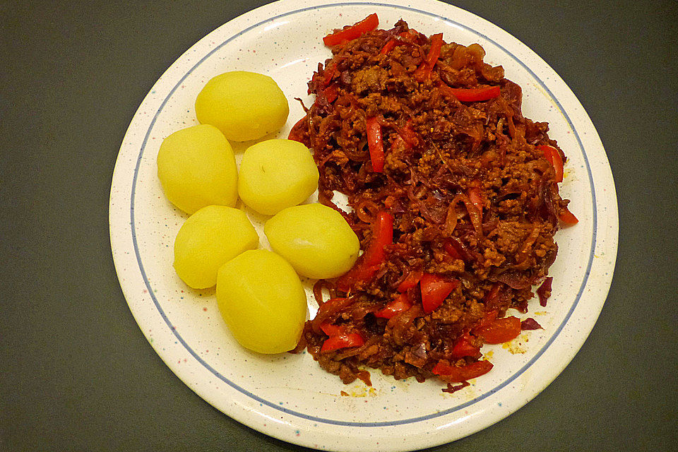 Hackfleischpfanne mit Rotkohl