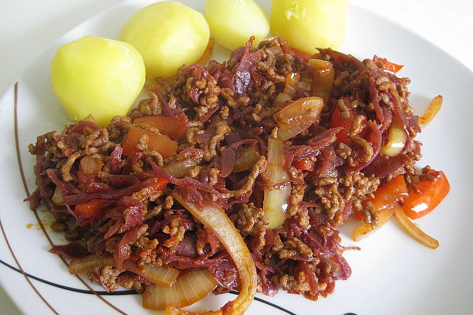 Hackfleischpfanne mit Rotkohl