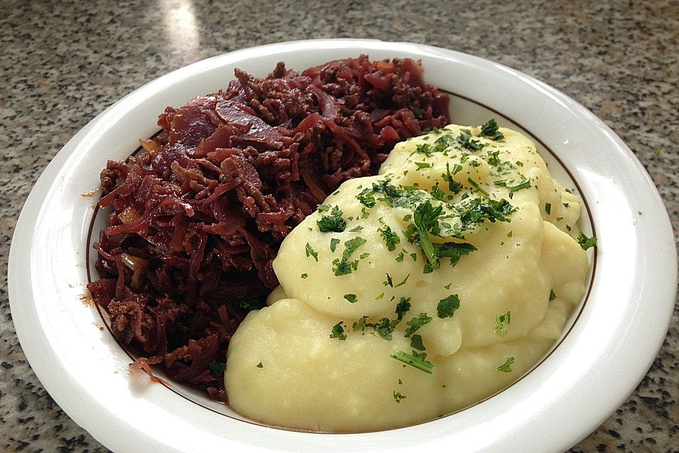 Hackfleischpfanne mit Rotkohl