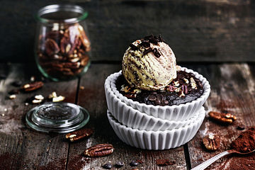 Vanilla Chocolate Eis mit Brownies & Pekannuss