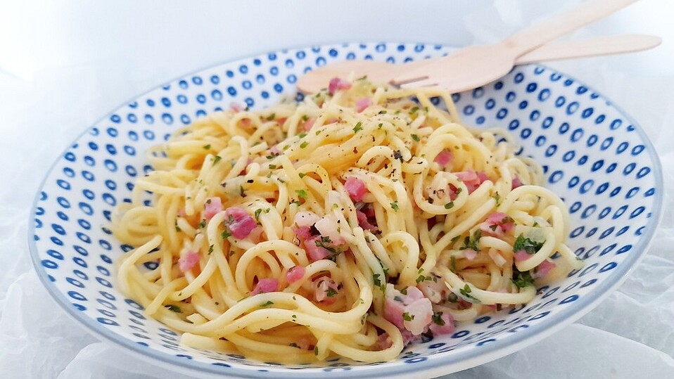 Spaghetti mit Zwiebel-Speck-Sauce von zuiko