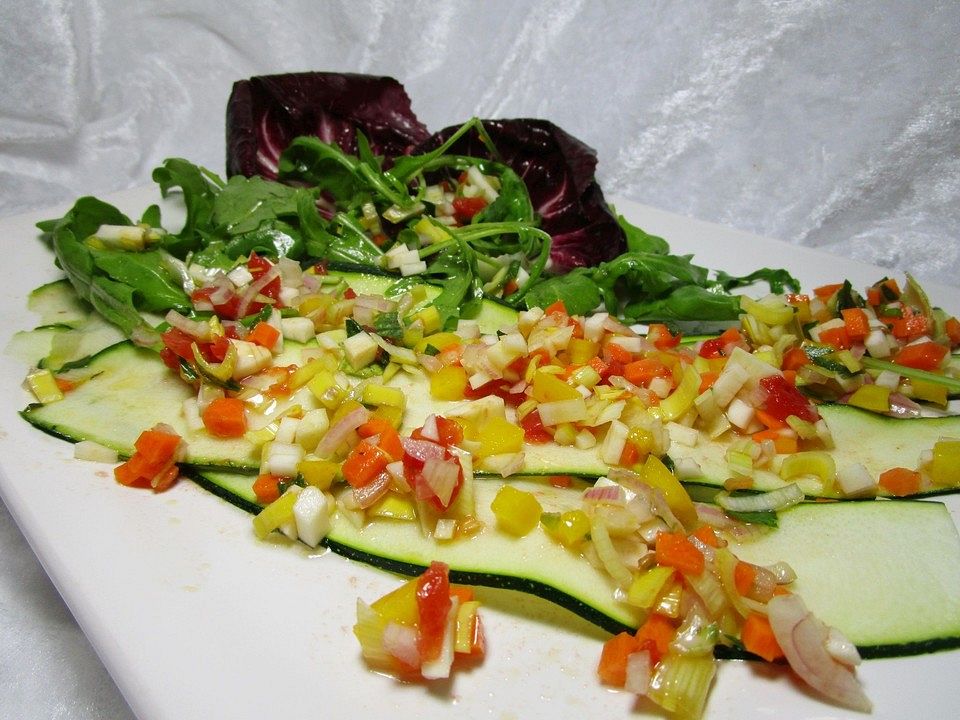 Zucchini - Carpaccio mit Gemüse - Vinaigrette von judith| Chefkoch