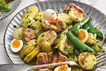Kartoffelsalat mit Wachteleiern & Thunfisch