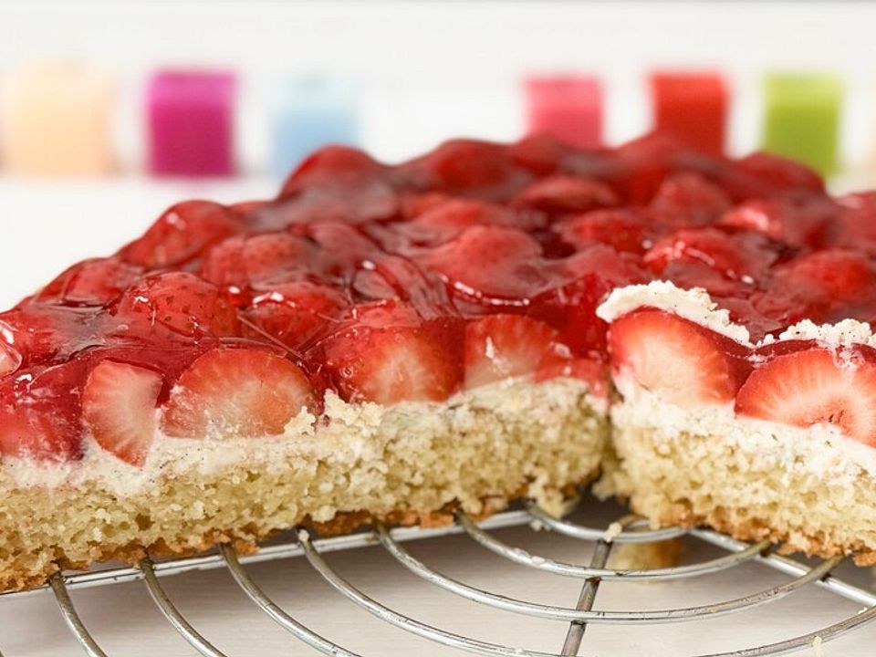Leichter Erdbeerkuchen mit Mascarponecreme und Mandelboden von Kleun ...