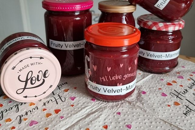 Fruity Velvet - samtige Marmelade aus Kirschen, Banane und Erdbeeren ...