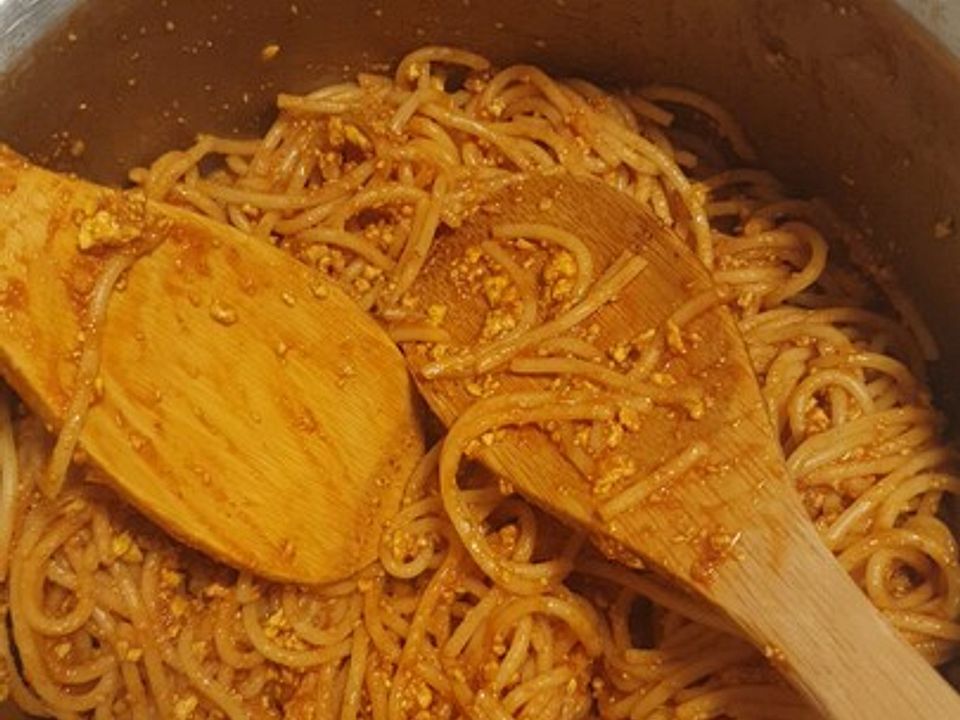 Exotische Tomaten-Curry-Nudeln mit gebratenem Tofu von husi012husi ...