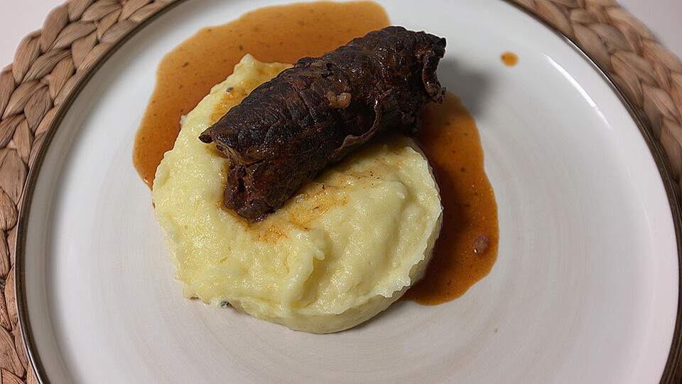 Umami und bitter: Rinderroulade mit getrüffeltem Kartoffelpüree und ...