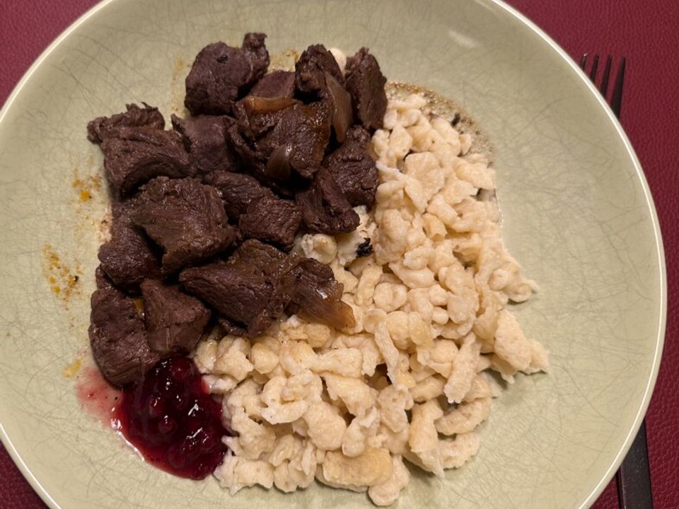 Wildgulasch mit Preiselbeeren von BiniGuet| Chefkoch
