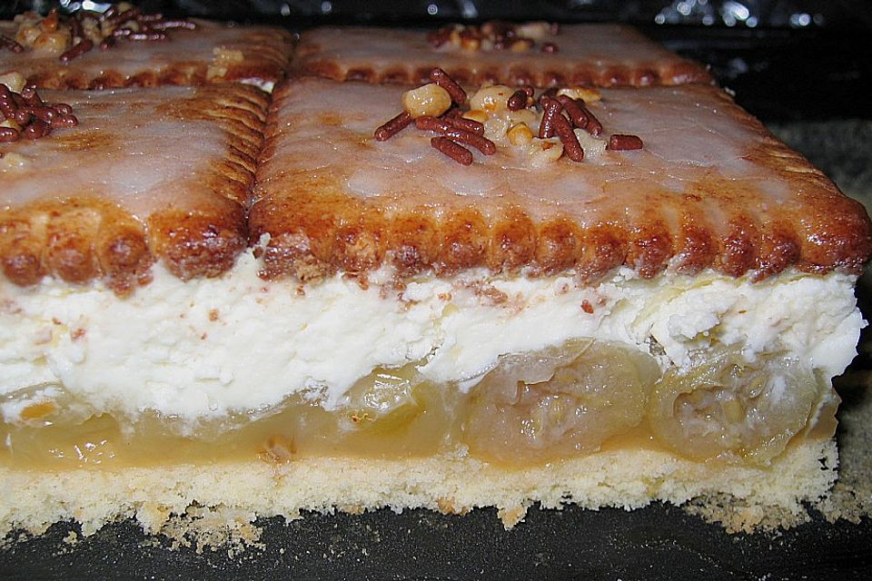 Butterkekskuchen mit Stachelbeeren