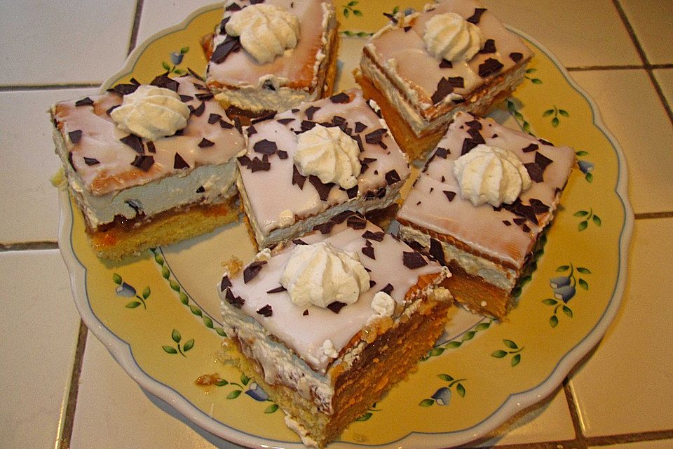 Butterkekskuchen mit Stachelbeeren