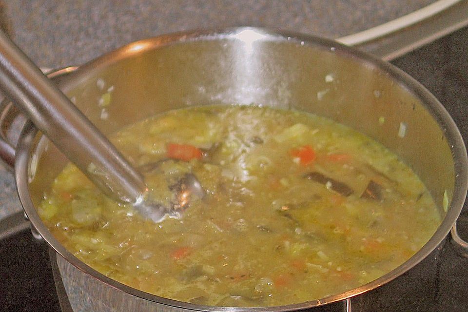 Gemüsesuppe mit Ingwer und Orangen
