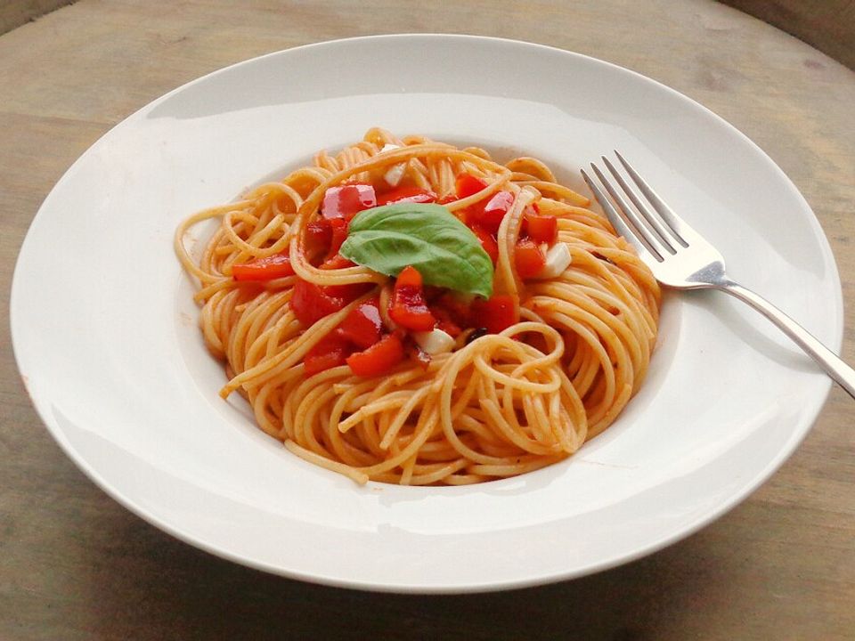 Spaghetti mit Paprika und Mozzarella von pralinchen| Chefkoch