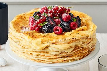 Crêpes-Torte mit Eierlikörcreme