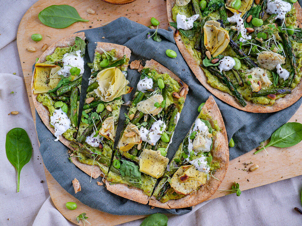 Grüner Frühlings-Flammkuchen