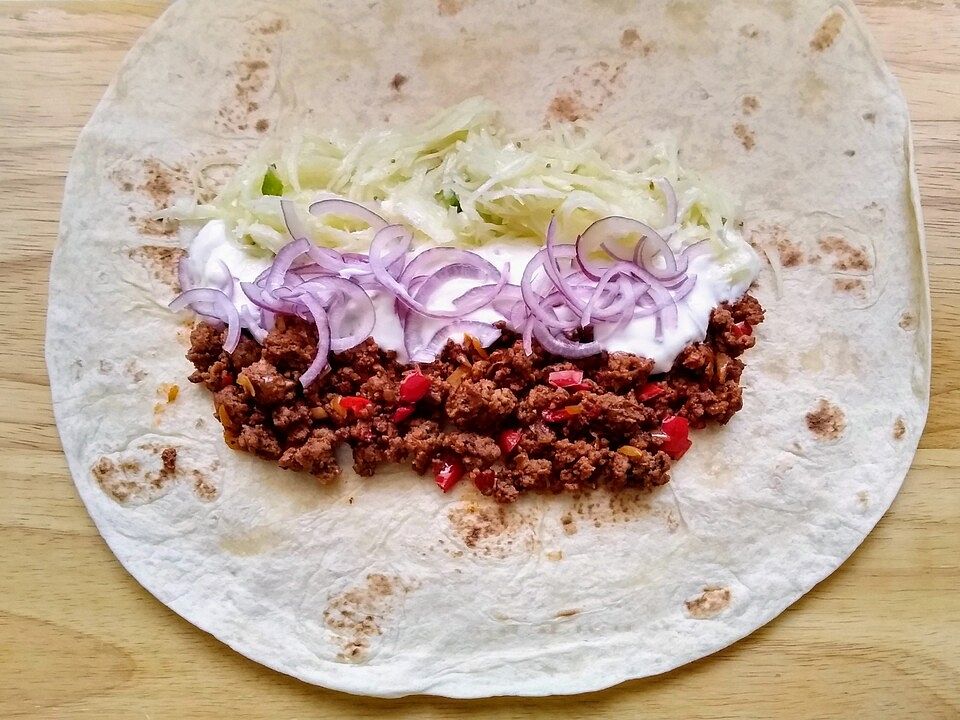 Dürüm mit Rinderhack, Krautsalat und Knoblauchsauce von zuiko| Chefkoch