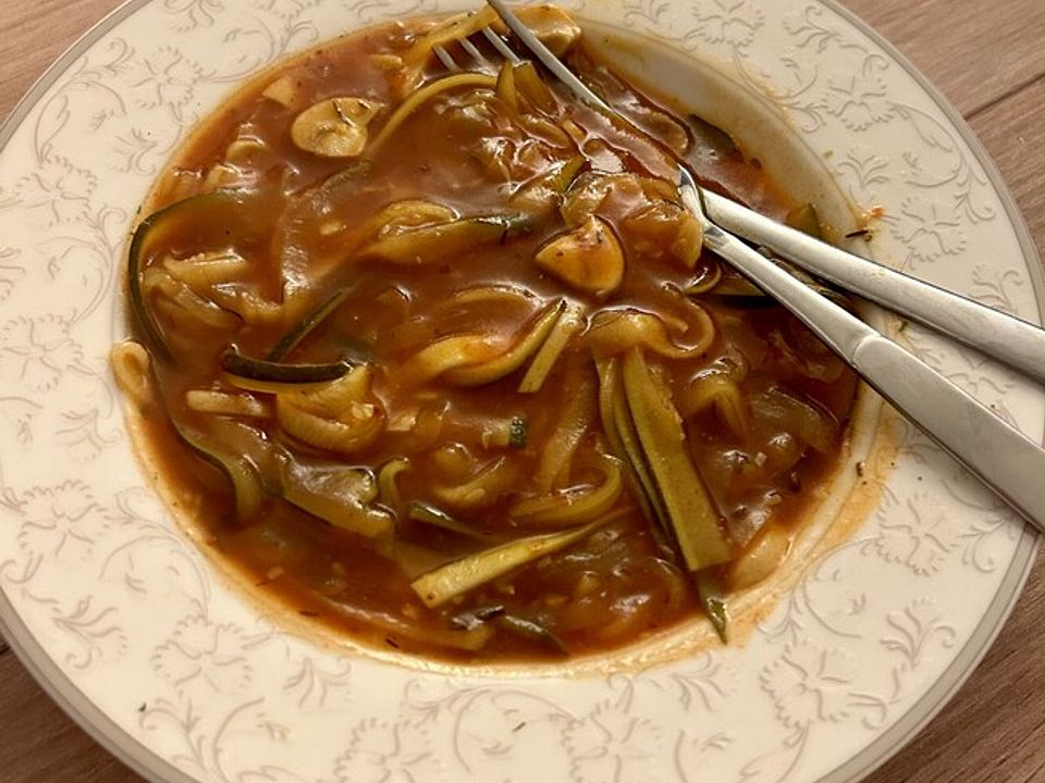 Zucchinispaghetti mit Tomaten-Pilzsoße von Dagmar_NausD| Chefkoch Zucchinispaghetti mit Tomaten-Pilzsoße von Dagmar_NausD| Chefkoch