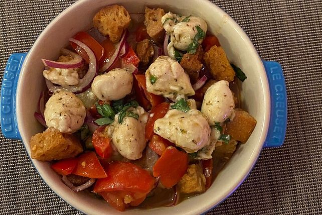 Panzanella mit veganen Mozzarellabällchen von wibi1965| Chefkoch