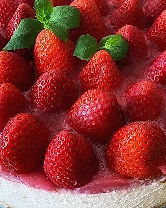 Unbaked Erdbeer-Frischkäse-Sahnetorte