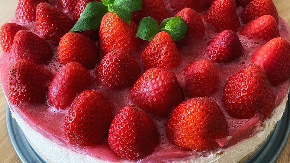 Unbaked Erdbeer-Frischkäse-Sahnetorte