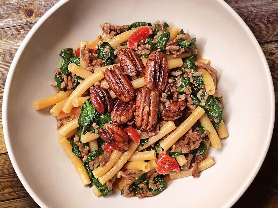 One Pot Pasta mit Spinat, Tomaten und Hackfleisch in Gorgonzola-Sauce ...