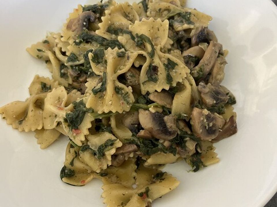 One Pot Pasta mit Blattspinat und Champignons von mimikh| Chefkoch