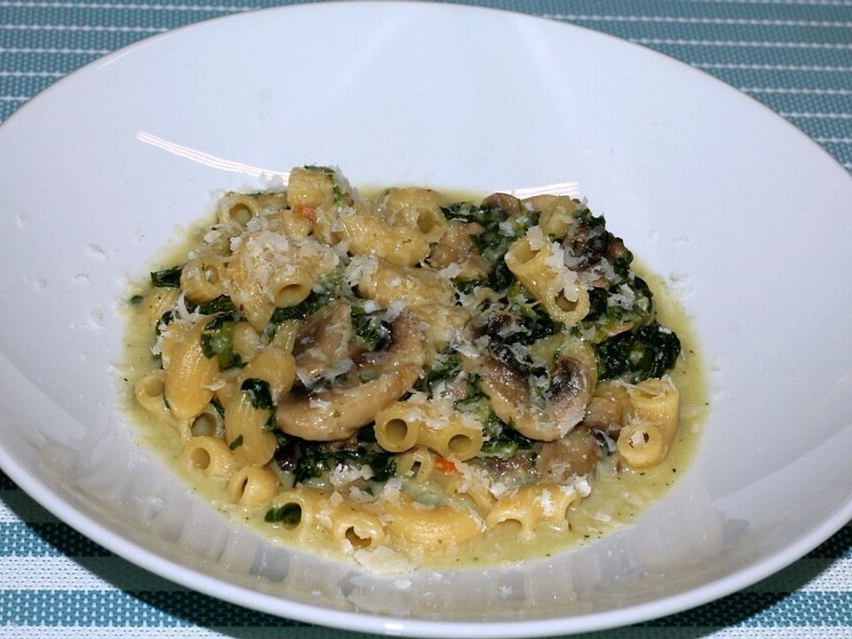 One Pot Pasta mit Blattspinat und Champignons von mimikh| Chefkoch
