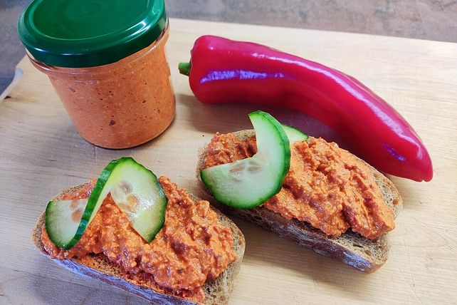 Brotaufstrich Paprika-Oliven-Feta von TiloTinelli| Chefkoch