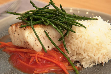 Ikan Ingwer - Gebratener Kabeljau mit Salicornes, Bambussprossen, Karotten, Ingwer und Reis