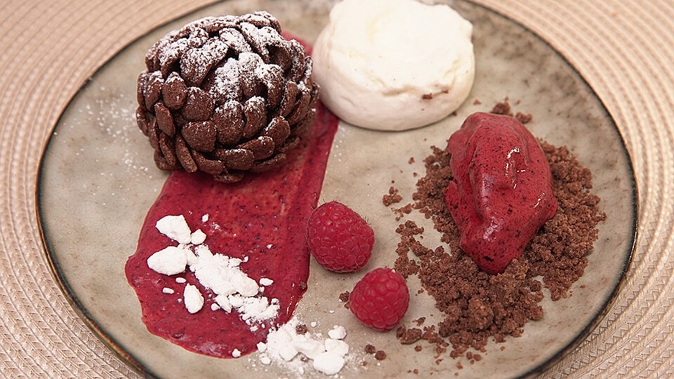 Schoko, Beere, Crumble, Tonkabohne von DasperfekteDinner| Chefkoch Schoko, Beere, Crumble, Tonkabohne von DasperfekteDinner| Chefkoch