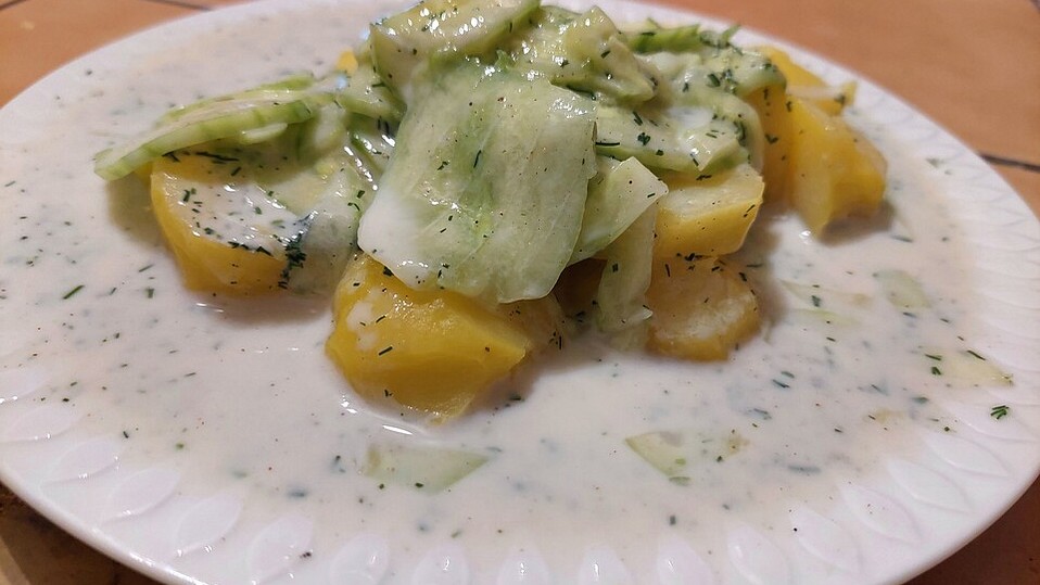 Heiße Kartoffeln mit Gurkensalat von Vermouny
