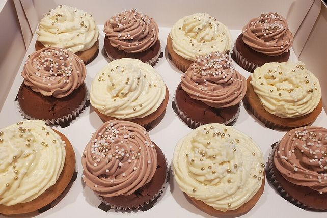Vegane Vanille- und Schokoladen-Muffin mit Pudding-Topping von Chrissi ...