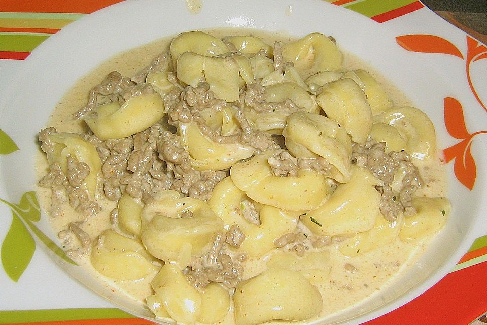 Tortellini mit Hackfleisch - Sahne - Soße