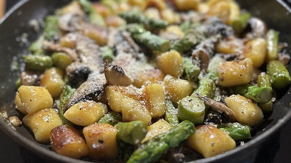 Gnocchi mit grünem Spargel und Pilzen von stigazzi| Chefkoch Gnocchi mit grünem Spargel und Pilzen von stigazzi| Chefkoch