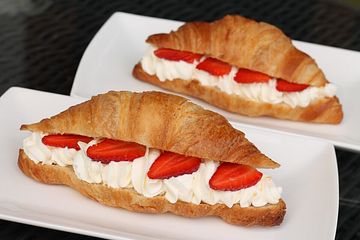 Erdbeer-Sahne-Croissants