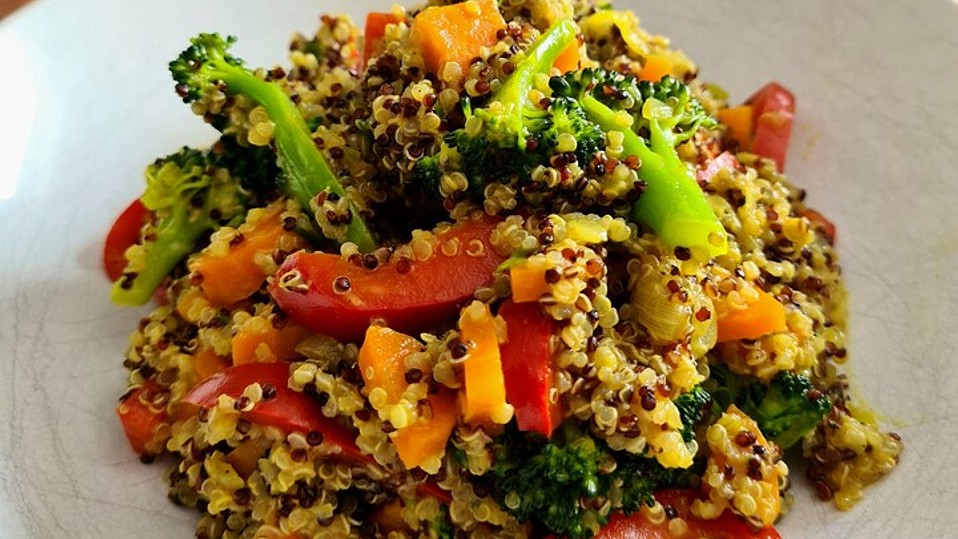 Quinoa-Gemüse-Pfanne mit Kokosmilch und Curry von Silvia_und_Familie
