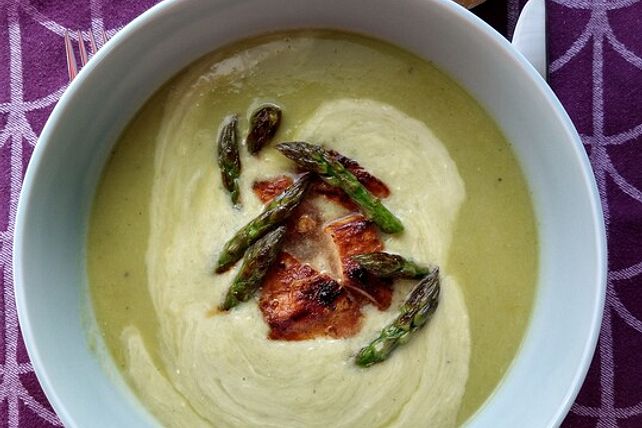 Grüne Spargelsuppe mit Hähnchen von carolin_luu| Chefkoch