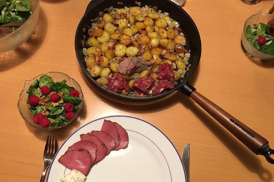 Bratkartoffeln mit Blut - und Leberwurst