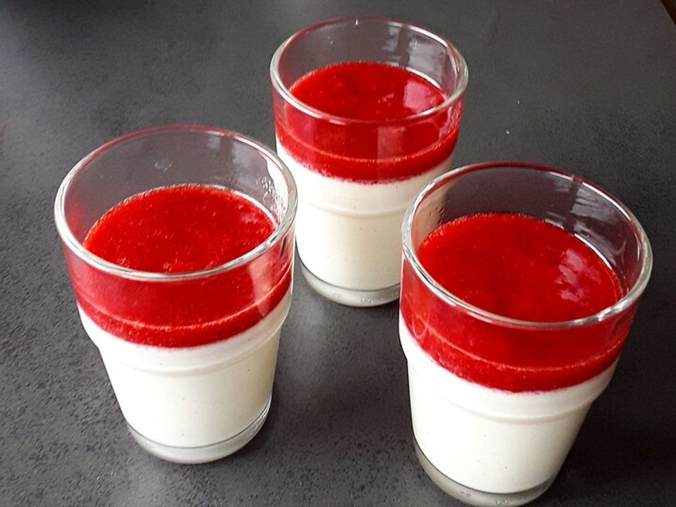 Quark-Sahne-Cremedessert mit Erdbeersauce von hummekes| Chefkoch