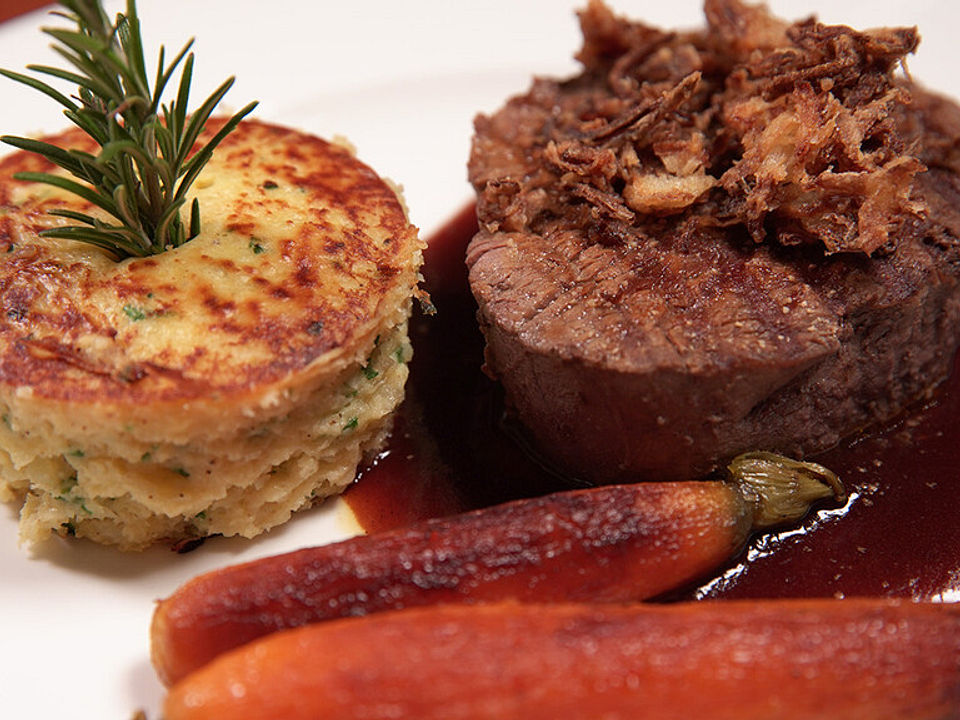 Saarländisches Ochsenfilet an Demiglace, mit Kartoffelsoufflé ...