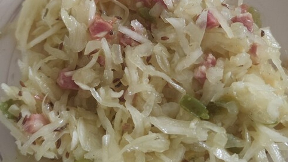 Schneller Krautsalat auf bayerische Art mit Kümmel und Speck von da-chives Schneller Krautsalat auf bayerische Art mit Kümmel und Speck von da-chives