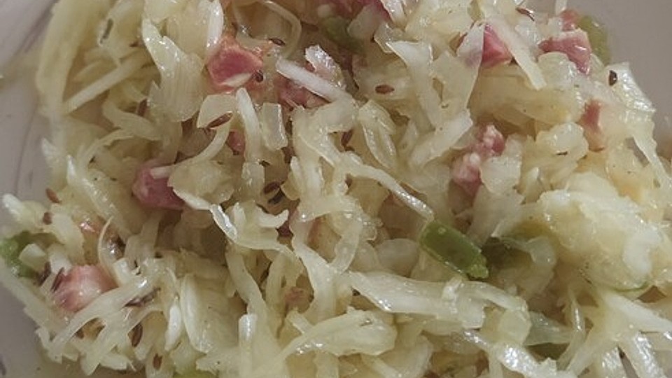 Schneller Krautsalat auf bayerische Art mit Kümmel und Speck von da ...