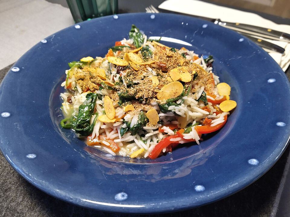 Orientalischer Zitronenreis mit Spinat, Paprika, Rosinen und Mandel ...